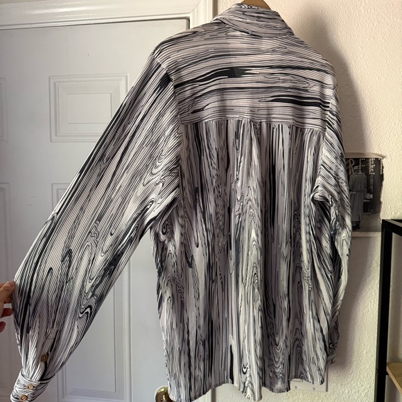 FIND ME NOW black white marble pleated button up long sleeve shirt - Picture 5 of 7